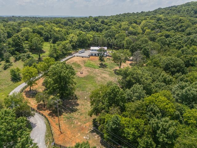 1838 Rock Springs Rd, Columbia, TN 38401