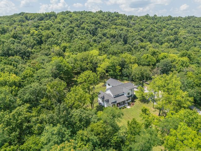 1838 Rock Springs Rd, Columbia, TN 38401