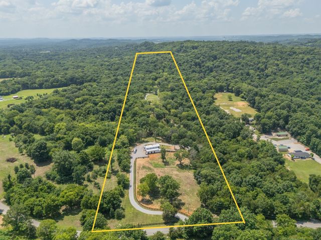 1838 Rock Springs Rd, Columbia, TN 38401