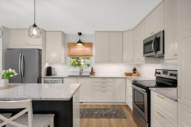 14895 Easter Avenue, Apple Valley, MN 55124
