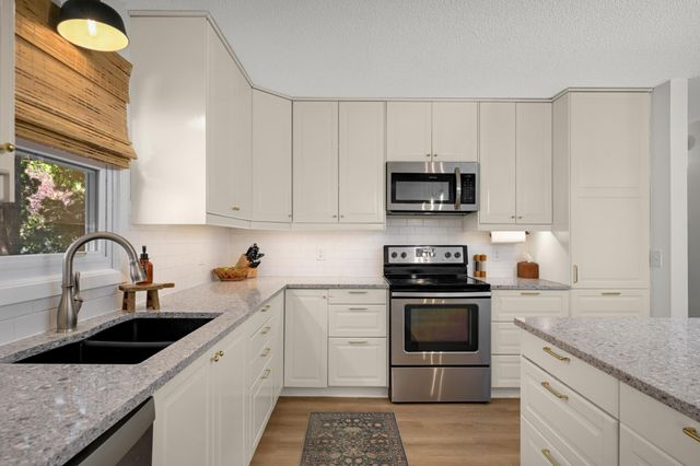 14895 Easter Avenue, Apple Valley, MN 55124