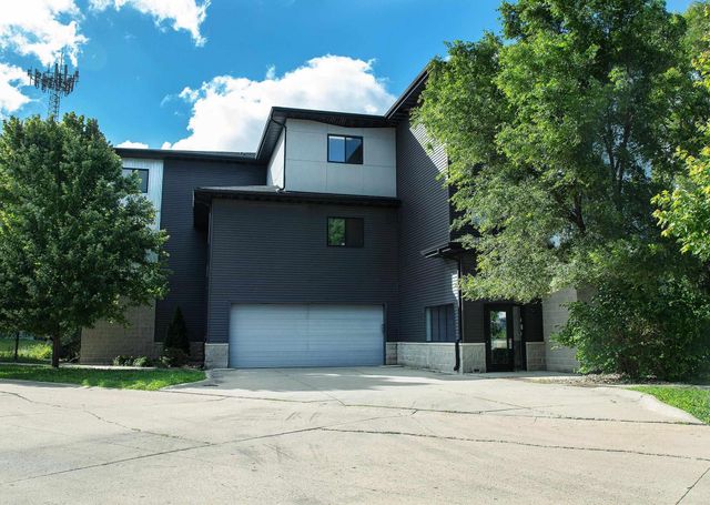 221 E 5th St Ste 205, Cedar Falls, IA 50613