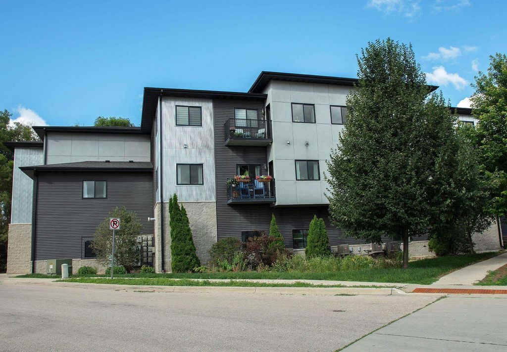 221 E 5th St Ste 205, Cedar Falls, IA 50613