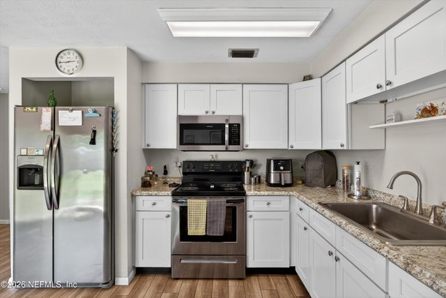 11506 RENNE Drive E, Jacksonville, FL 32218