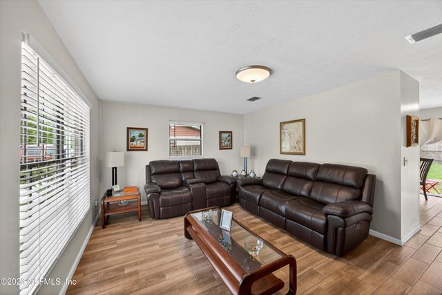 11506 RENNE Drive E, Jacksonville, FL 32218