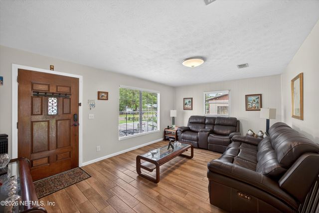 11506 RENNE Drive E, Jacksonville, FL 32218