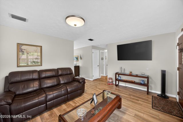 11506 RENNE Drive E, Jacksonville, FL 32218