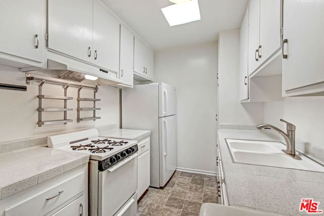 3625 Mentone Avenue, Los Angeles, CA 90034