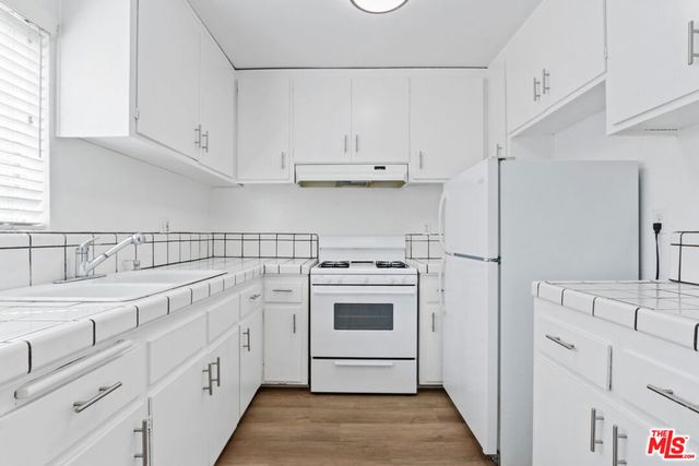 3625 Mentone Avenue, Los Angeles, CA 90034