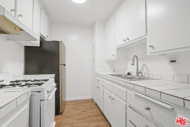 3625 Mentone Avenue, Los Angeles, CA 90034