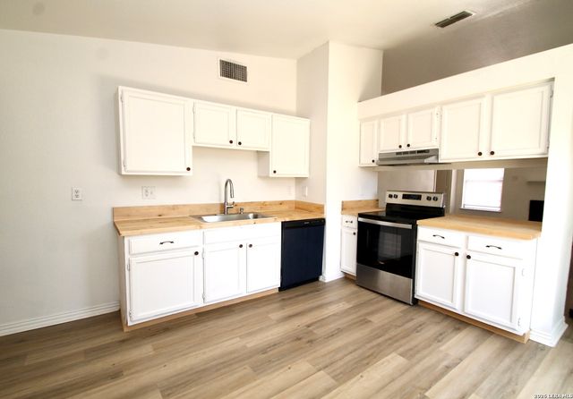 4001 COLONIAL SUN DR, San Antonio, TX 78244