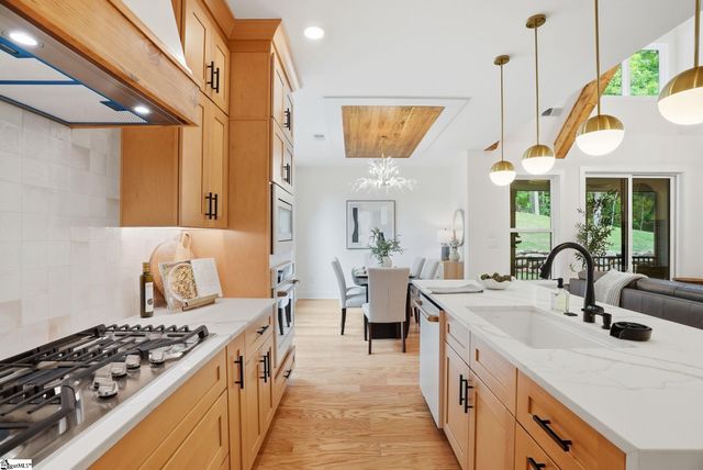119 S Shore Drive, Fair Play, SC 29643