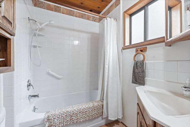 21607 Rambling Rd, Grass Valley, CA 95945