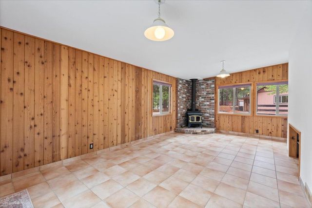 21607 Rambling Rd, Grass Valley, CA 95945