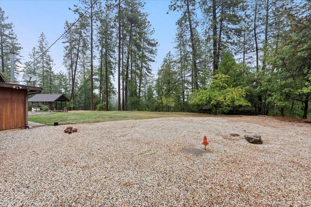 21607 Rambling Rd, Grass Valley, CA 95945