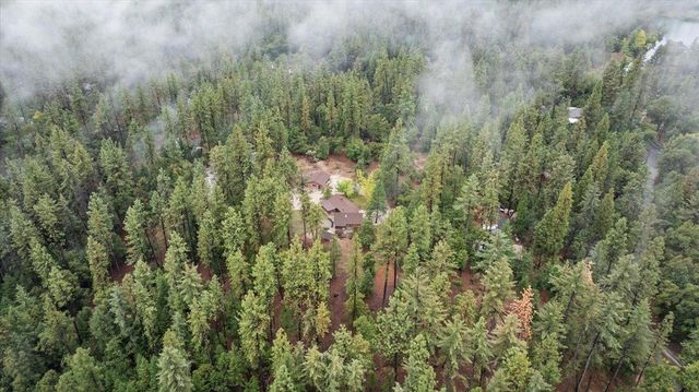 21607 Rambling Rd, Grass Valley, CA 95945