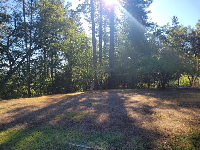 21607 Rambling Rd, Grass Valley, CA 95945