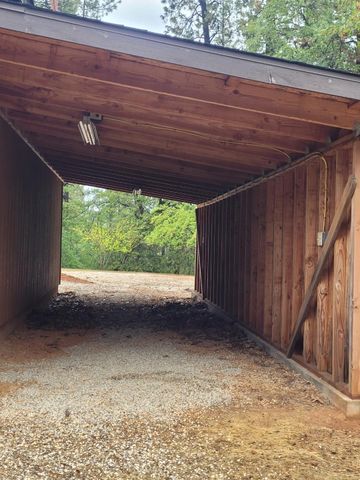 21607 Rambling Rd, Grass Valley, CA 95945