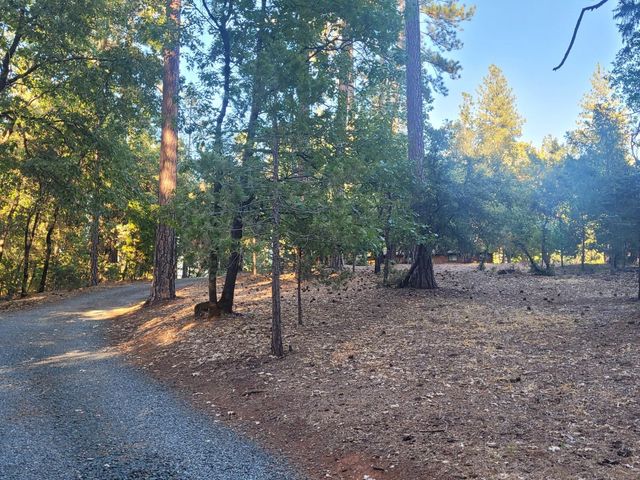 21607 Rambling Rd, Grass Valley, CA 95945