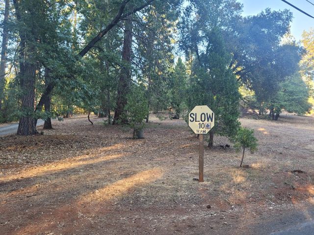 21607 Rambling Rd, Grass Valley, CA 95945