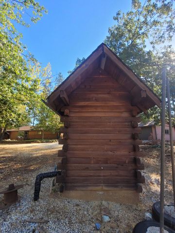 21607 Rambling Rd, Grass Valley, CA 95945
