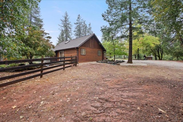 21607 Rambling Rd, Grass Valley, CA 95945