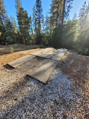 21607 Rambling Rd, Grass Valley, CA 95945