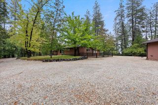 21607 Rambling Rd, Grass Valley, CA 95945