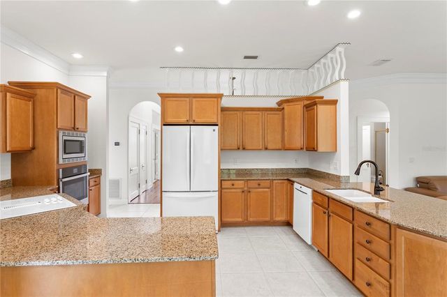 11923 RIVERHILLS DRIVE, Temple Terrace, FL 33617