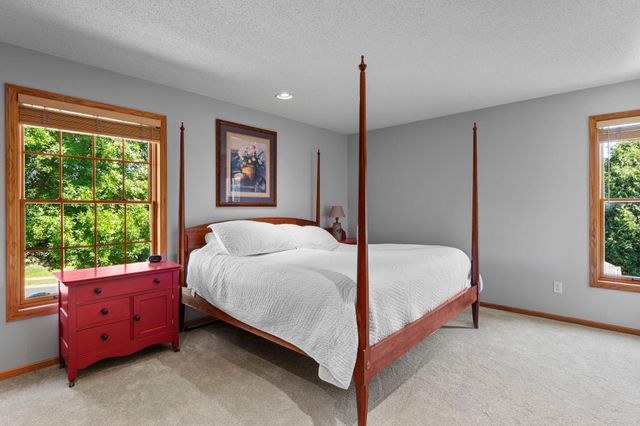 8010 Spruce Trail, Eden Prairie, MN 55347