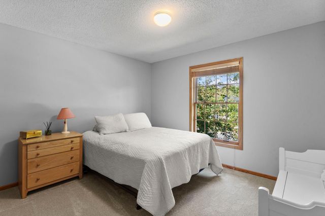 8010 Spruce Trail, Eden Prairie, MN 55347