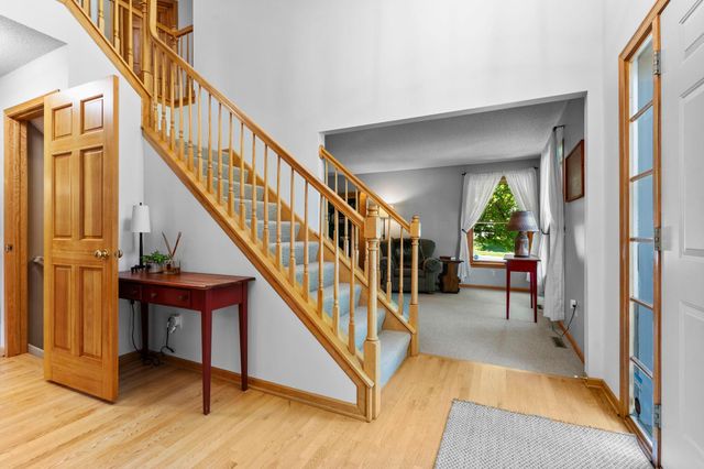 8010 Spruce Trail, Eden Prairie, MN 55347