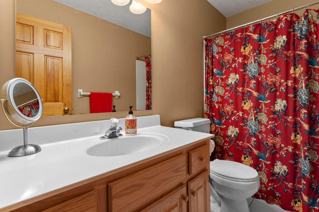 8010 Spruce Trail, Eden Prairie, MN 55347