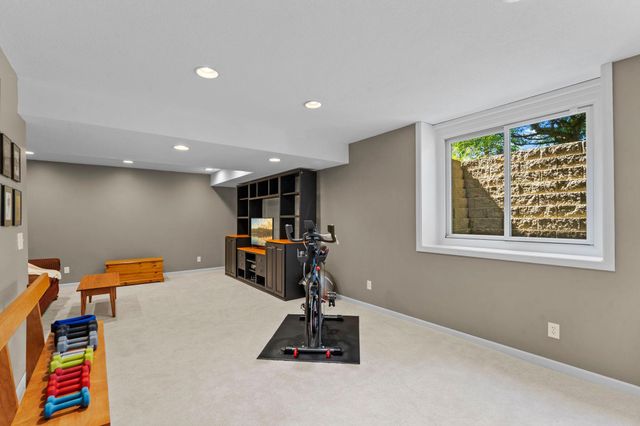 8010 Spruce Trail, Eden Prairie, MN 55347