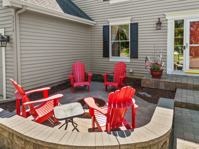 8010 Spruce Trail, Eden Prairie, MN 55347