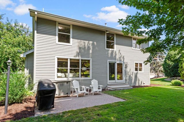 8010 Spruce Trail, Eden Prairie, MN 55347