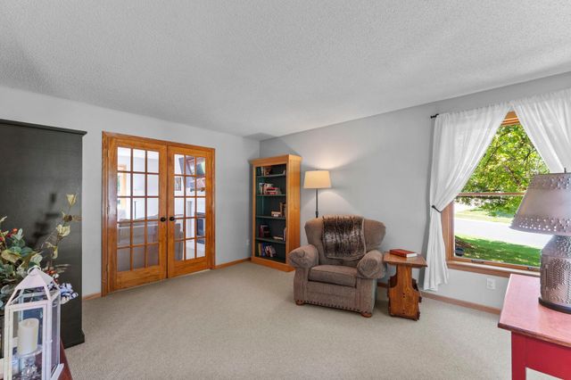 8010 Spruce Trail, Eden Prairie, MN 55347