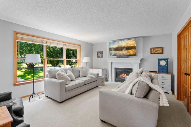 8010 Spruce Trail, Eden Prairie, MN 55347