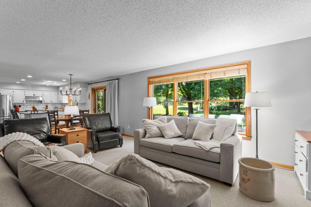 8010 Spruce Trail, Eden Prairie, MN 55347