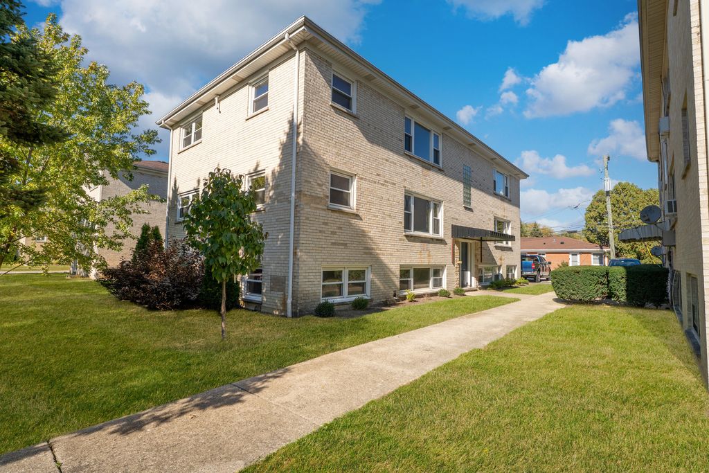 740 E North Broadway Street B, Lombard, IL 60148