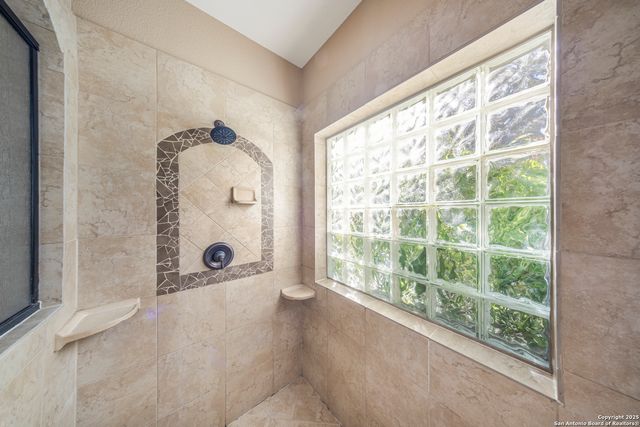 149 legacy trace, La Vernia, TX 78121