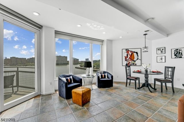 600 Harbor Blvd, 926 926, Weehawken Twp., NJ 07086