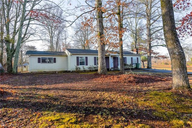 194 Boulevard St, Cleveland, GA 30528