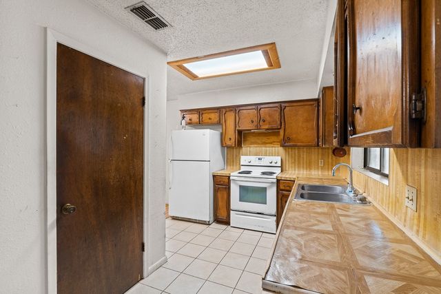 3317 Otranto Dr, Corpus Christi, TX 78418