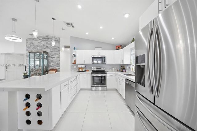 531 SW 176th Ave, Pembroke Pines, FL 33029