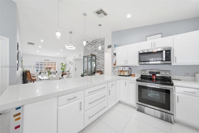 531 SW 176th Ave, Pembroke Pines, FL 33029