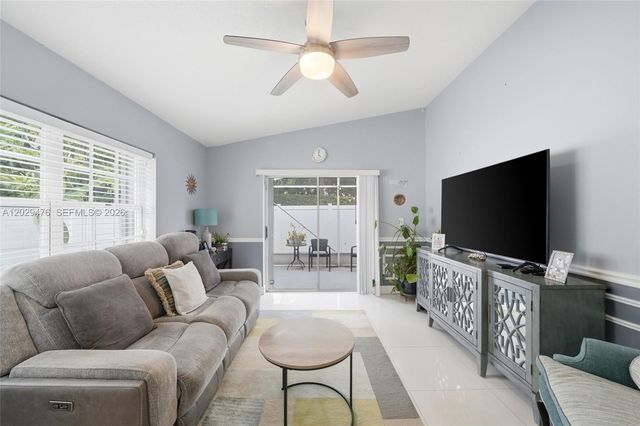 531 SW 176th Ave, Pembroke Pines, FL 33029