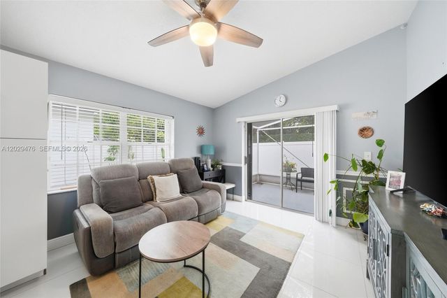 531 SW 176th Ave, Pembroke Pines, FL 33029