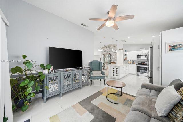 531 SW 176th Ave, Pembroke Pines, FL 33029