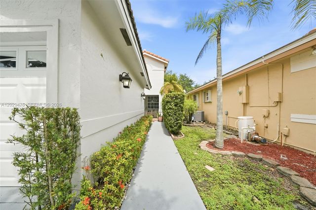 531 SW 176th Ave, Pembroke Pines, FL 33029